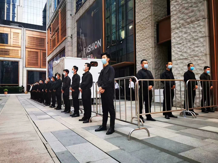 大商场的专业保安团队都是自己组建的吗？